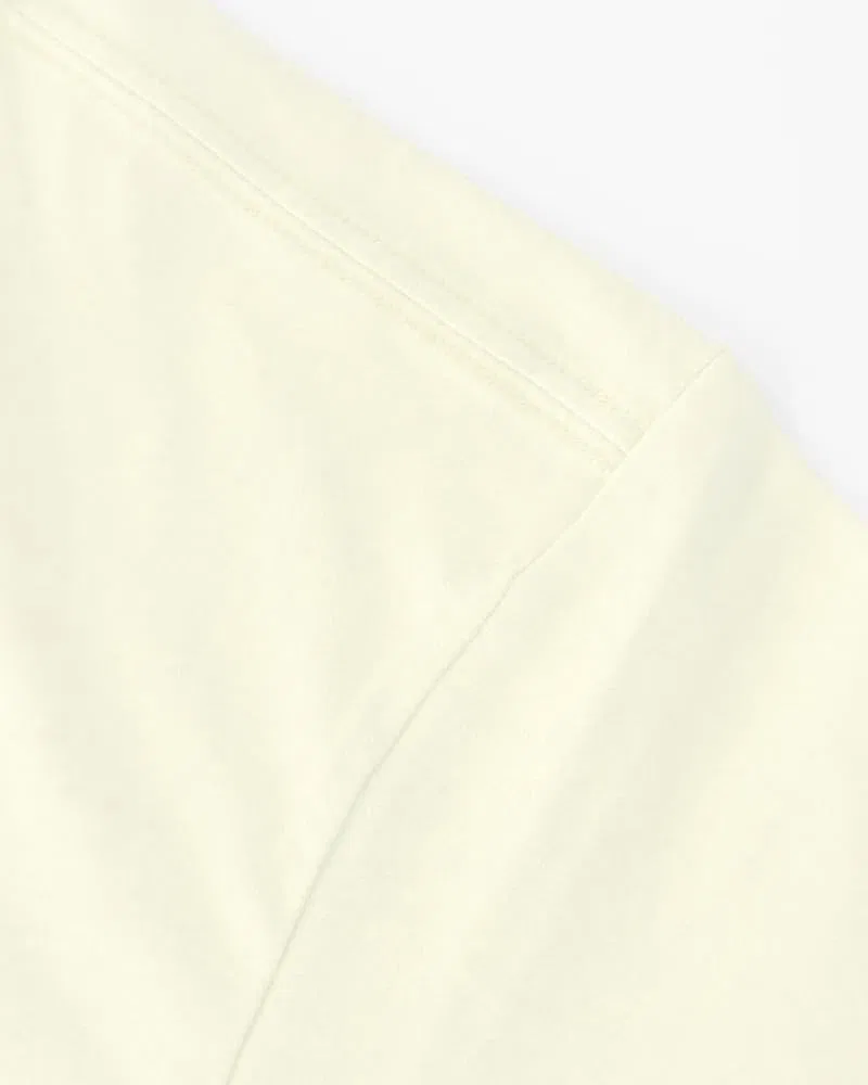 Футболка с принтом Overstimulated Moms Club, Creamy Yellow — фото 4