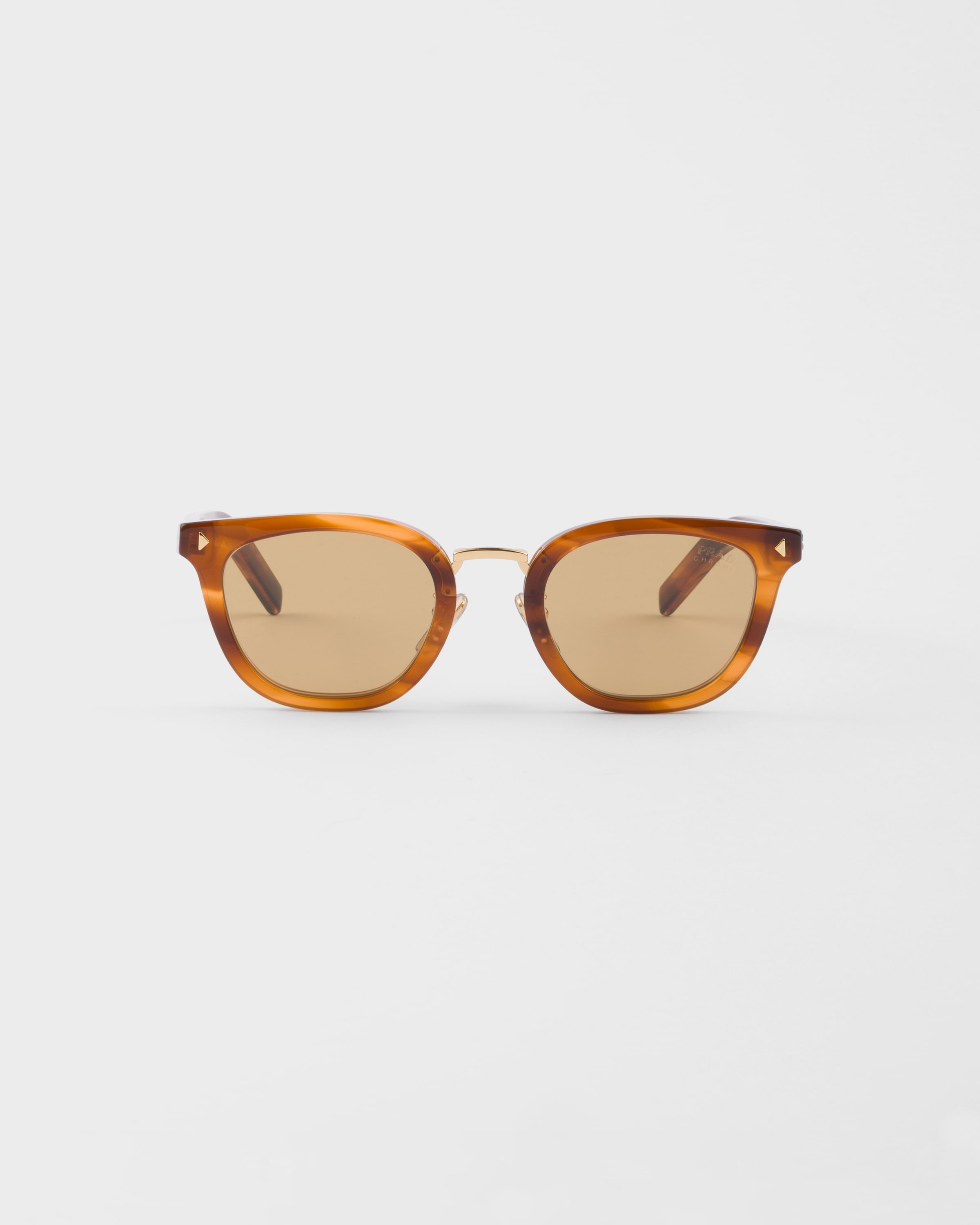 

Солнцезащитные очки с культовой металлической табличкой Prada, медовые линзы