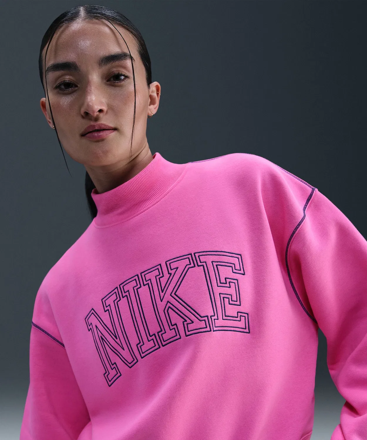 Свитшот женский Nike Sportswear Phoenix Fleece Mock Neck, оверсайз, розовый — фото 2