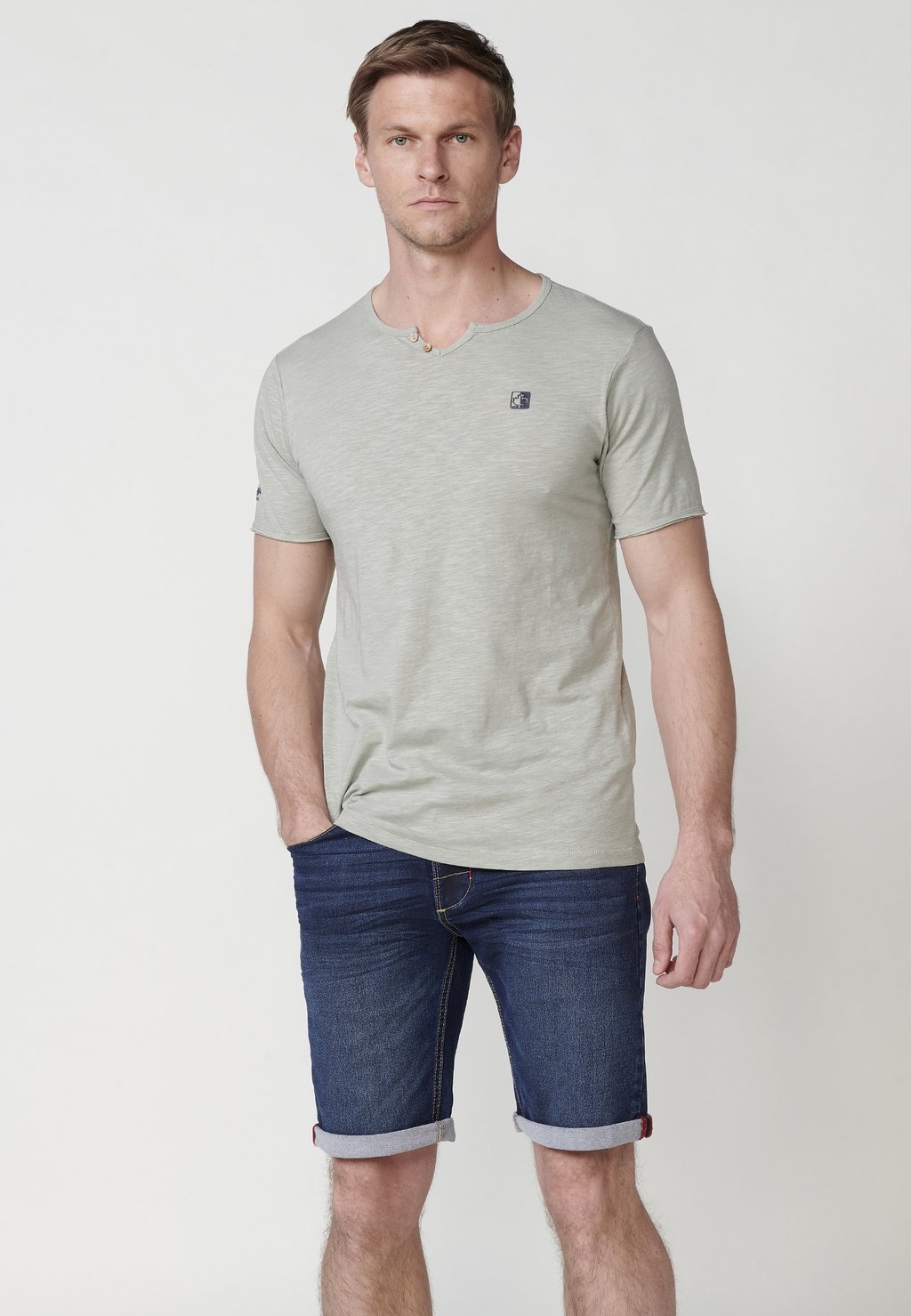 

Базовая футболка SHORT-SLEEVED Koroshi, цвет Kaki Khaki