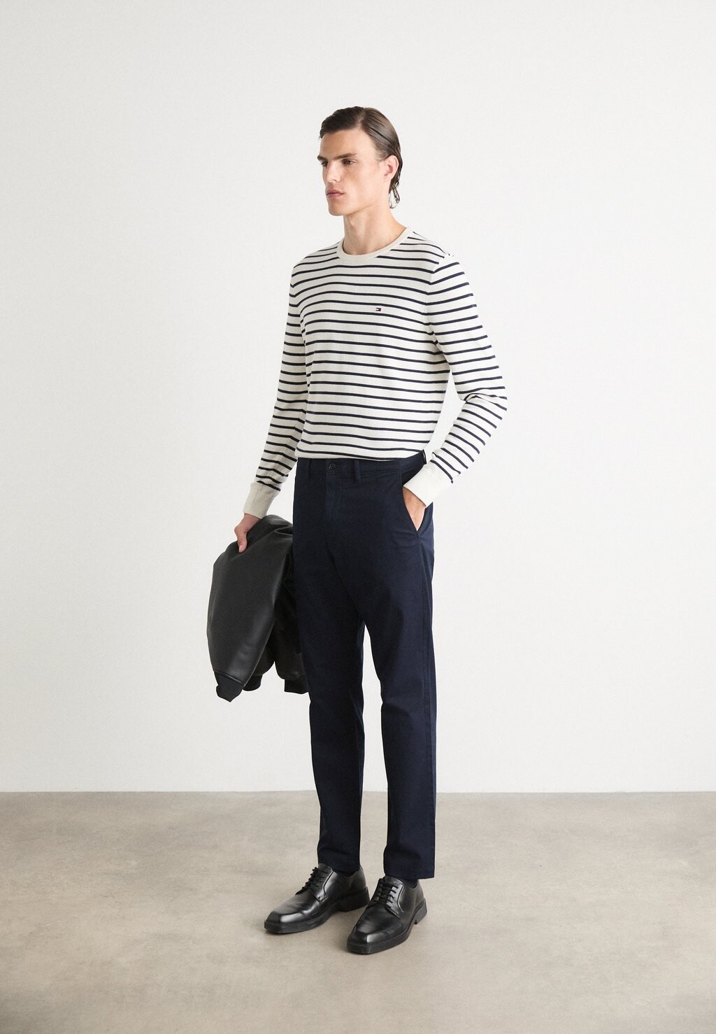 

Джемпер ESSENTIAL CREW NECK Tommy Hilfiger, белый