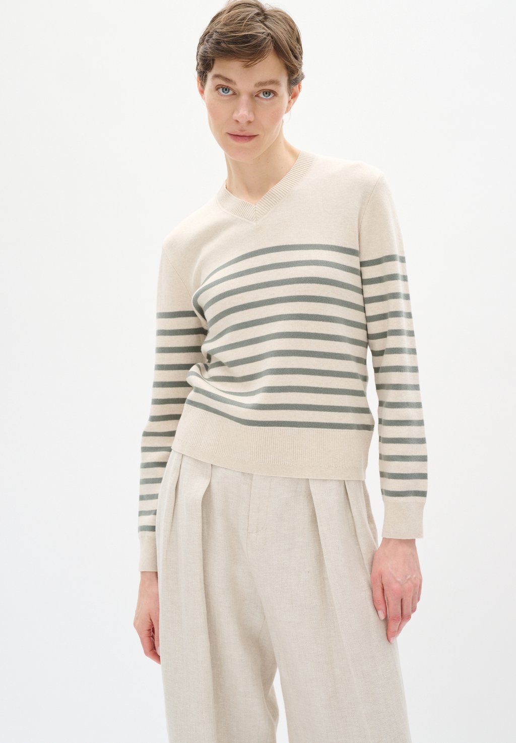 

Свитер WALLIS V-NECK InWear, зеленый