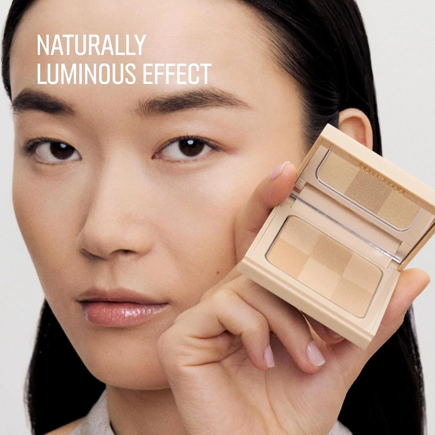 Пудра Bobbi Brown Nude Finish Illuminating Powder | Придающая сияние, полупрозрачная фиксирующая пудра | Экстракты шелковицы, винограда и шлемника, 01 Bare (Ideal for light skin tones) — фото 2