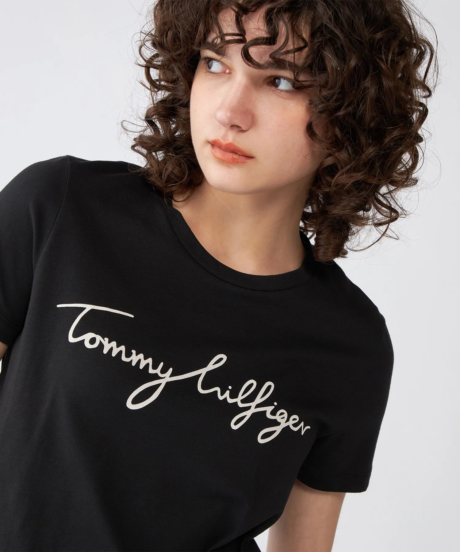 Женская футболка с логотипом TOMMY HILFIGER чёрная