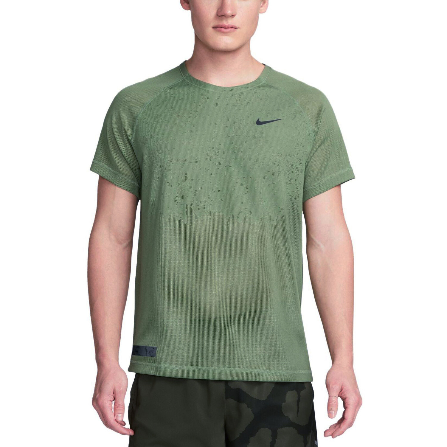 Футболка мужская Oil Green/Oil Green Nike, зеленый — фото 2