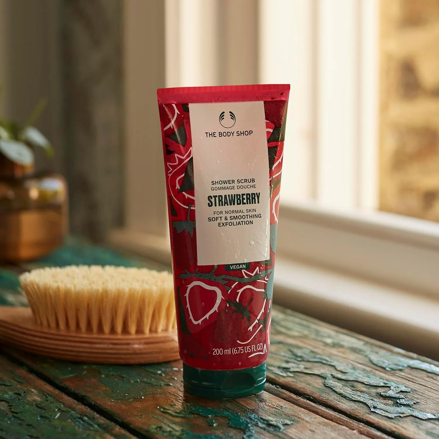 Скраб для тела The Body Shop Strawberry 200 мл — фото 3