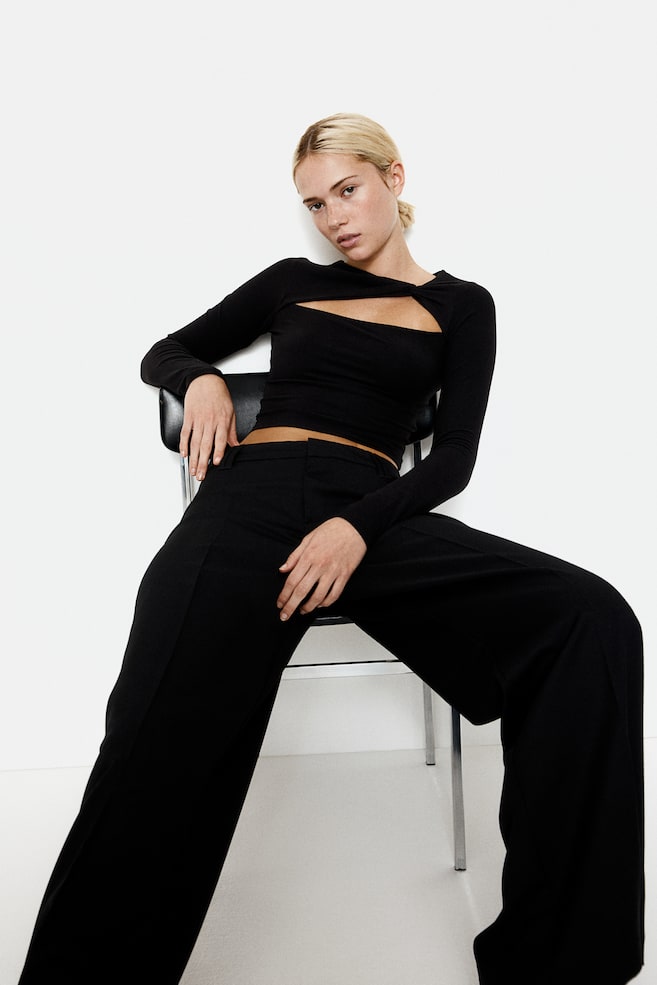 

Короткая рубашка с перекрученной деталью H&M, черный