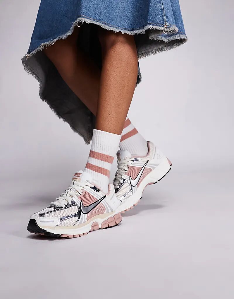 Кроссовки унисекс Nike Zoom Vomero 5 бежевого и розового цветов