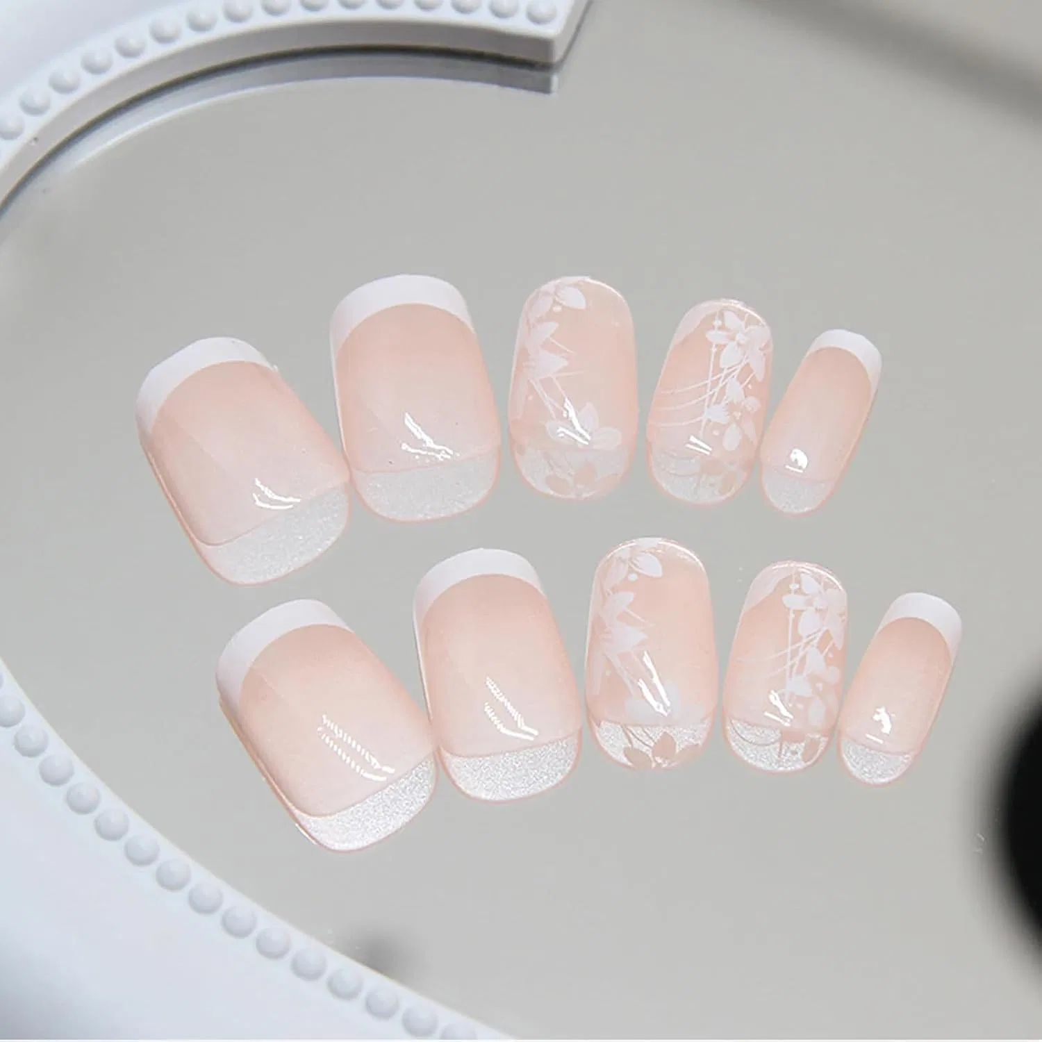 Накладные ногти GlamRays короткие квадратные с белым френчем ‎Glamrays — фото 4