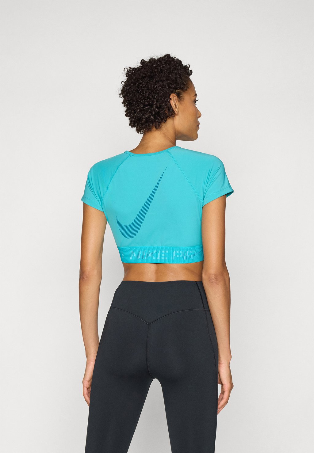 

Спортивная футболка CROP Nike Performance, бирюзовый