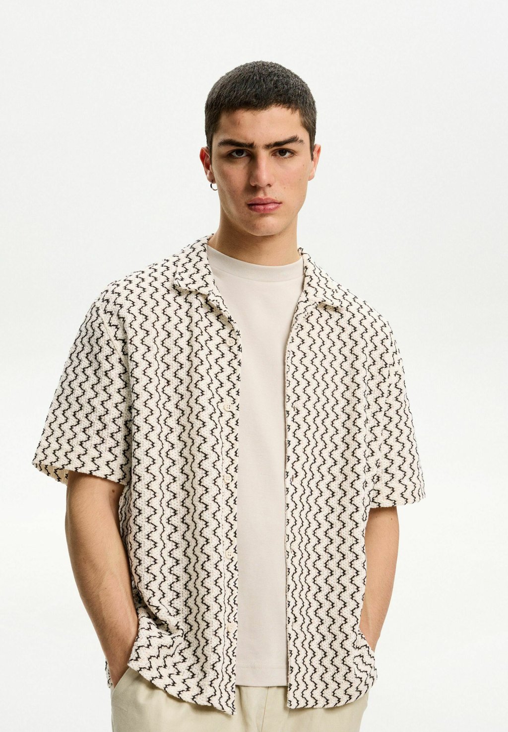 

Рубашка SHORT SLEEVE RUSTIC Bershka, бежевый