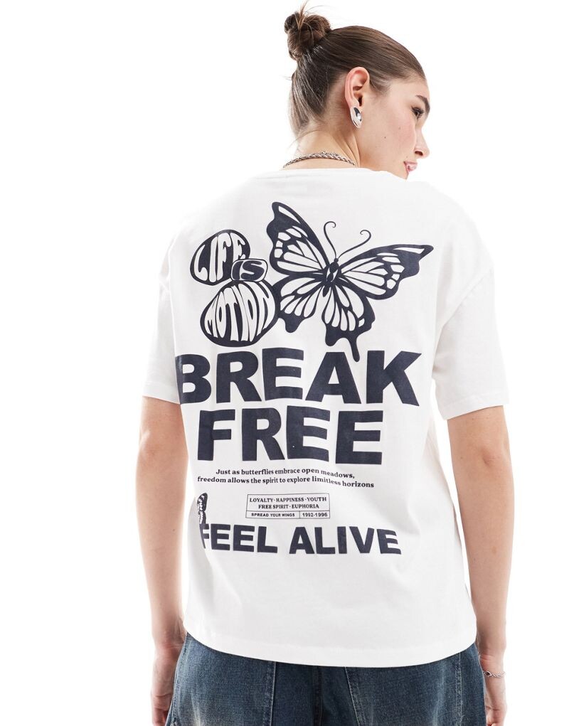 

Bershka – футболка оверсайз цвета экрю с мотивом бабочки