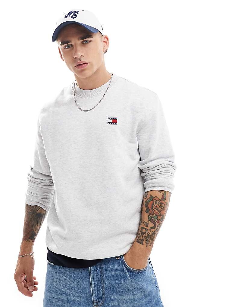 

Серая толстовка классического кроя Tommy Jeans с нашивкой-логотипом