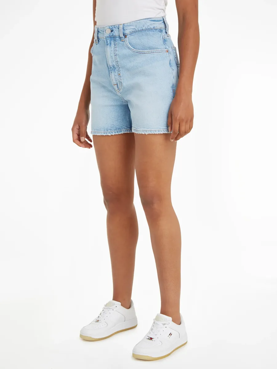 

Шорты Tommy Jeans "MOM UH SHORT BH0113", с логотипом Tommy Jeans и флагом, джинсовый