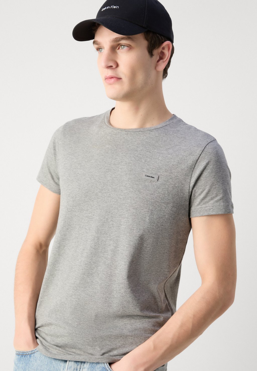 

Базовая футболка SLIM FIT Calvin Klein, серый