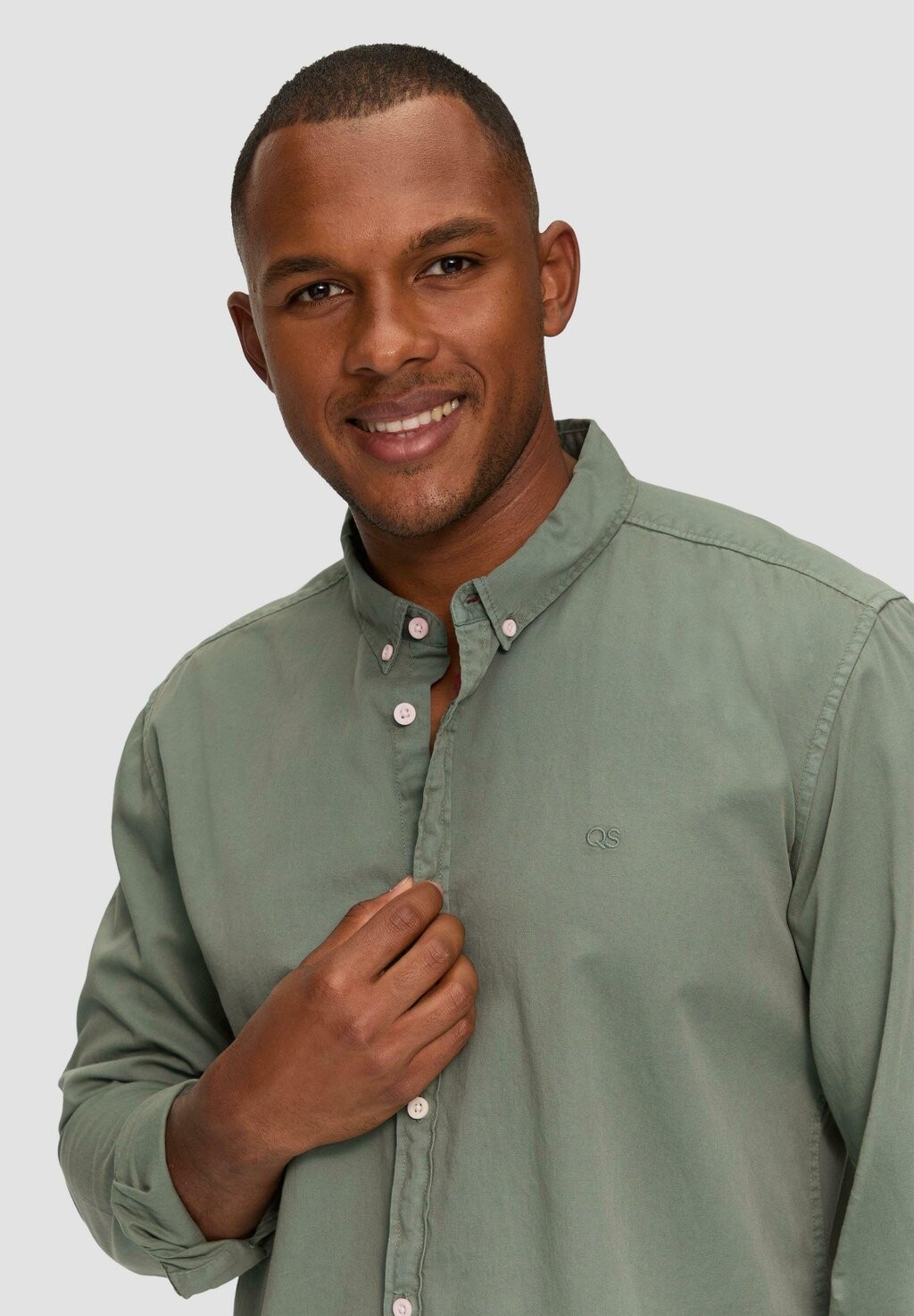 

Рубашка GARMENT WASHED MIT LOGO QS, темно-зеленый