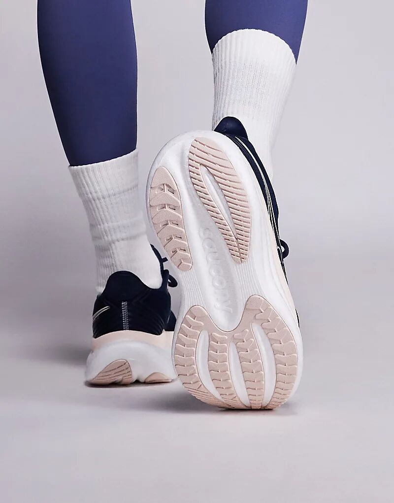Кроссовки для бега Saucony Triumph 23 в цвете «темно-синий» с принтом «камео» — фото 4