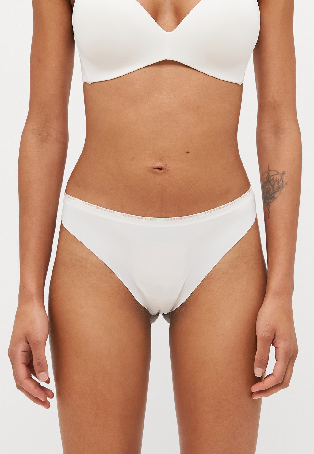 

Стринги THONG Tommy Hilfiger, слоновая кость