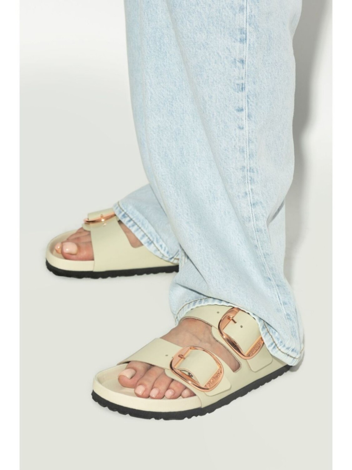 Birkenstock сандалии Аризона, нейтральный цвет — фото 2