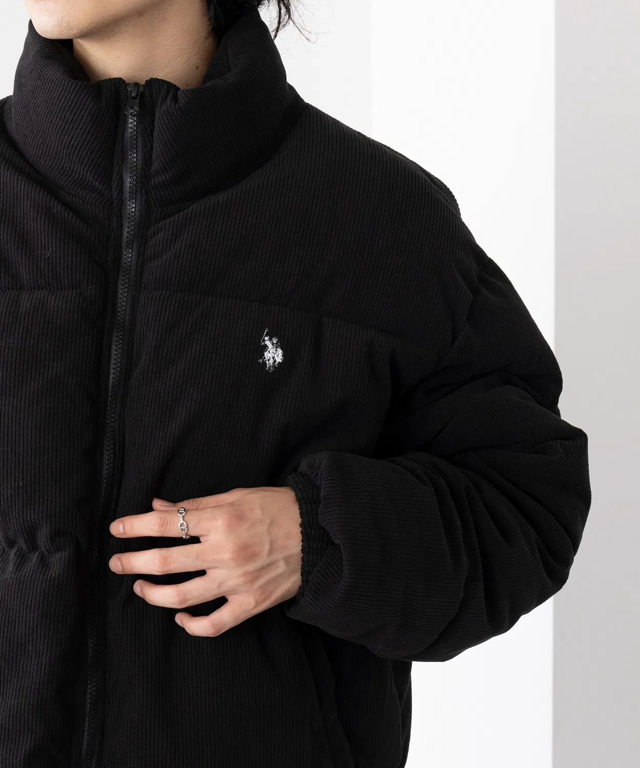 Куртка U.S. POLO ASSN. с логотипом и вышивкой пони, утеплённая, вельветовая, офф-вайт — фото 2