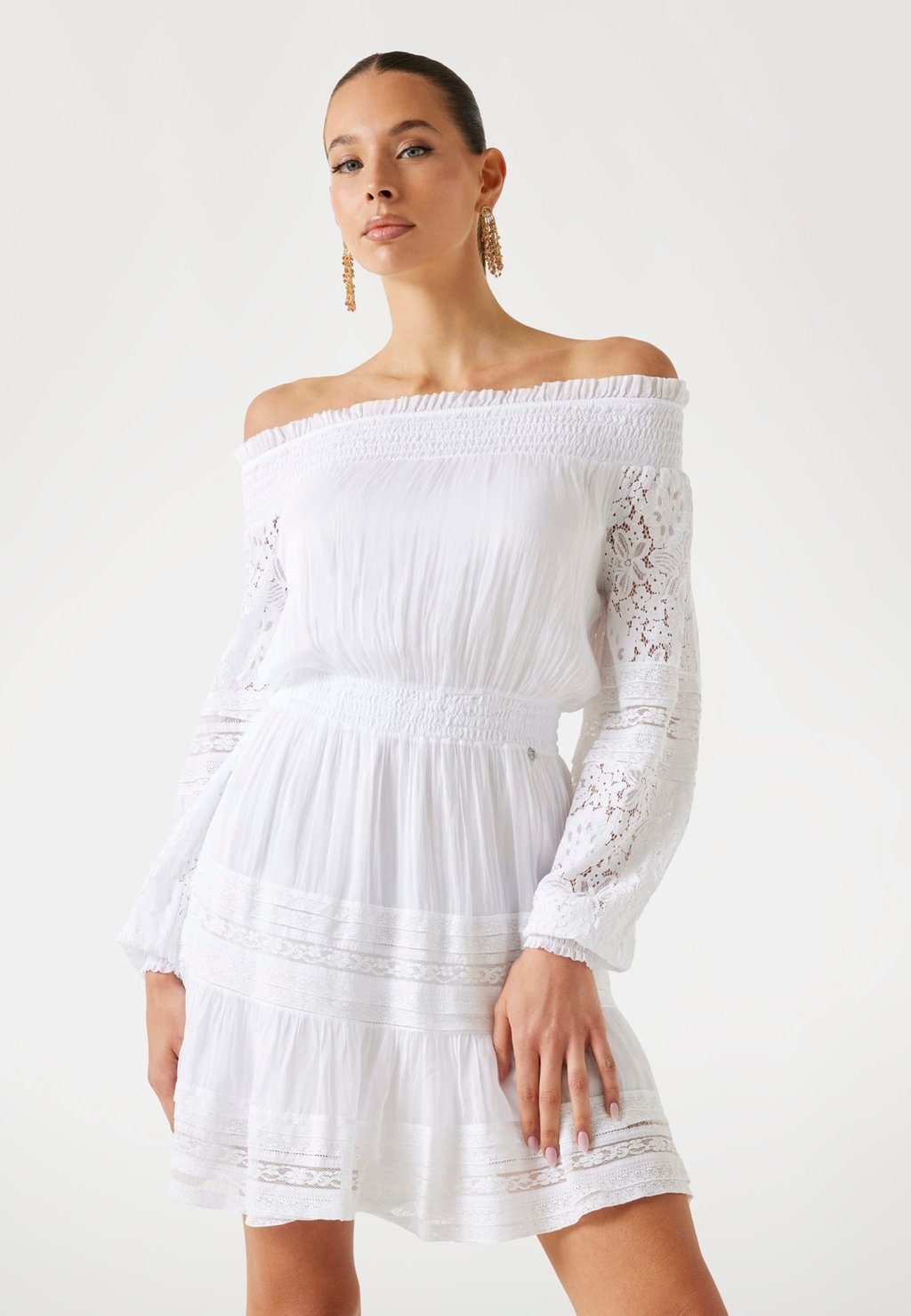 

Повседневное платье KURZES OFF-SHOULDER Guess, белый