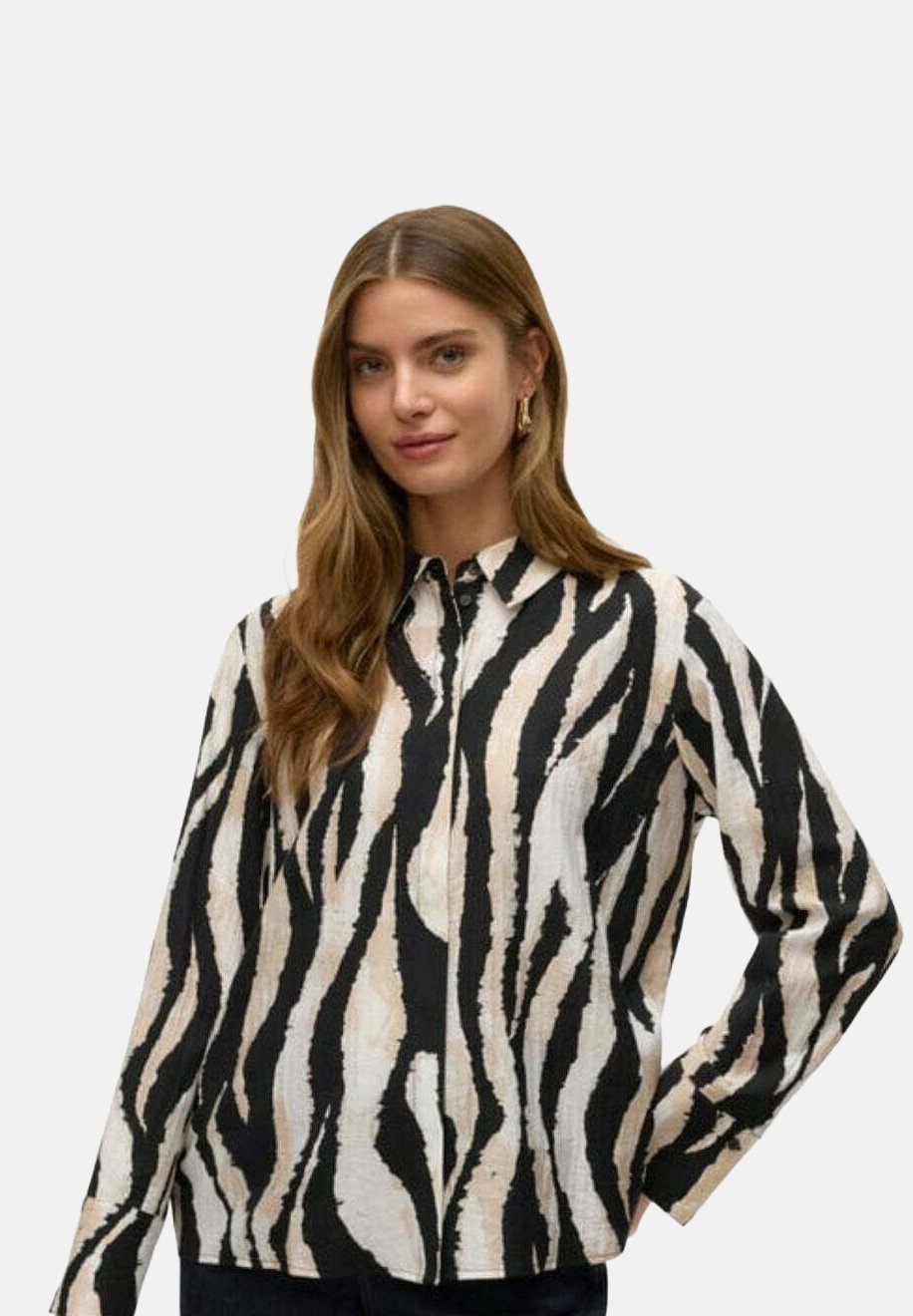 

Рубашка Vero Moda Curve, цвет Nero Fantasia