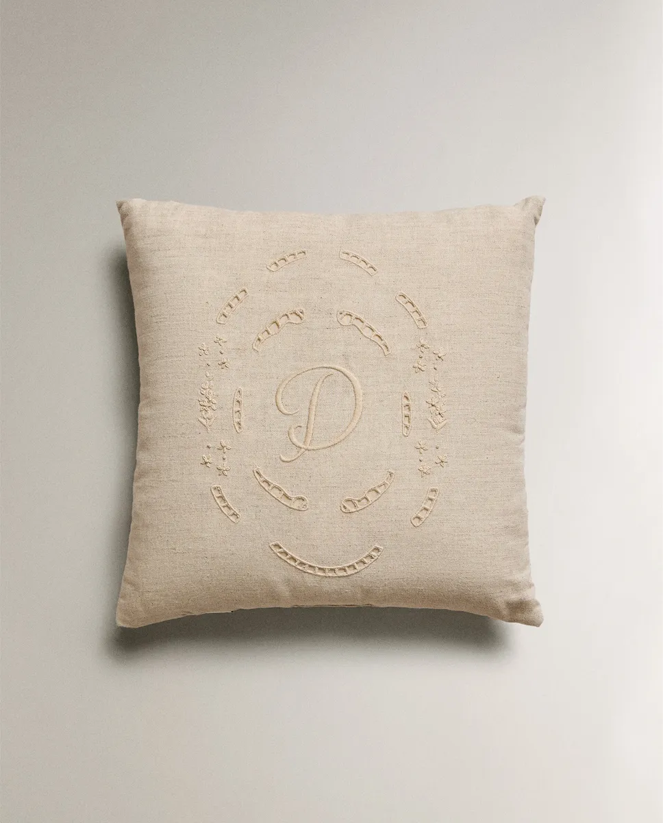 

Детская вышитая начальная подушечка Zara Home, Letter D