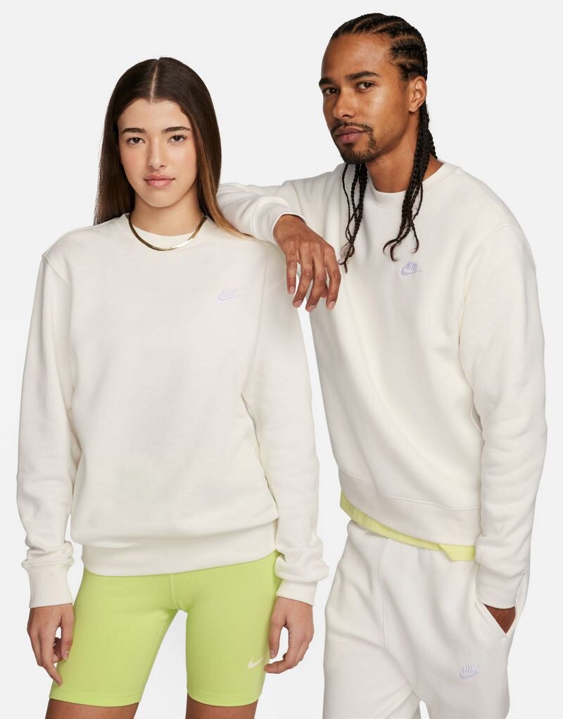 

Белоснежный свитшот унисекс Nike Club