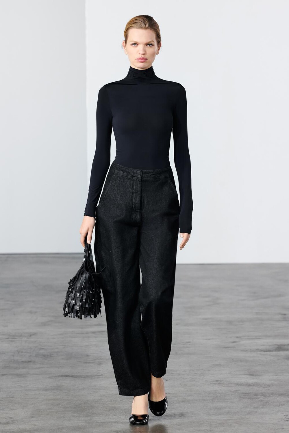 

Джинсы balloon со средней талией ZARA, черный