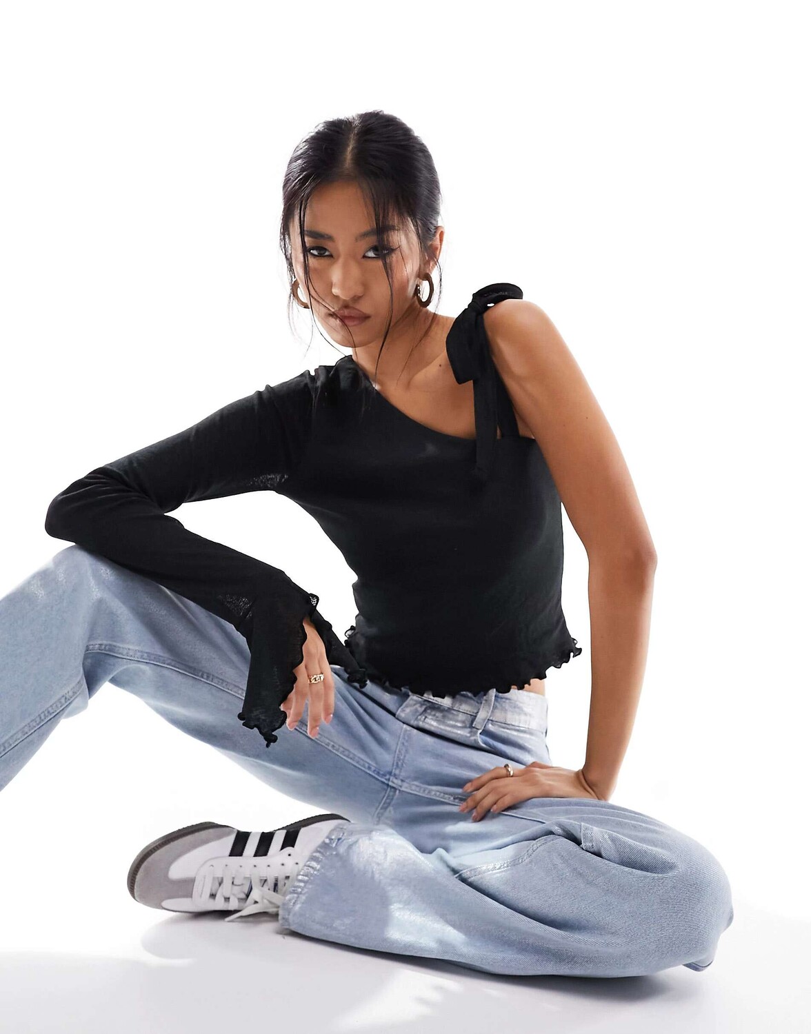 

Черный асимметричный топ с завязками на плечах ASOS