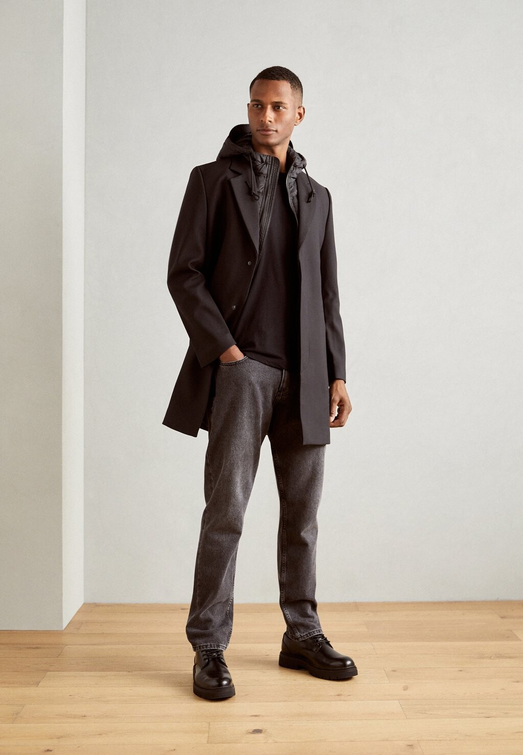 

Классическое пальто COAT REGULAR FIT DETACHABLE PART Antony Morato, черный