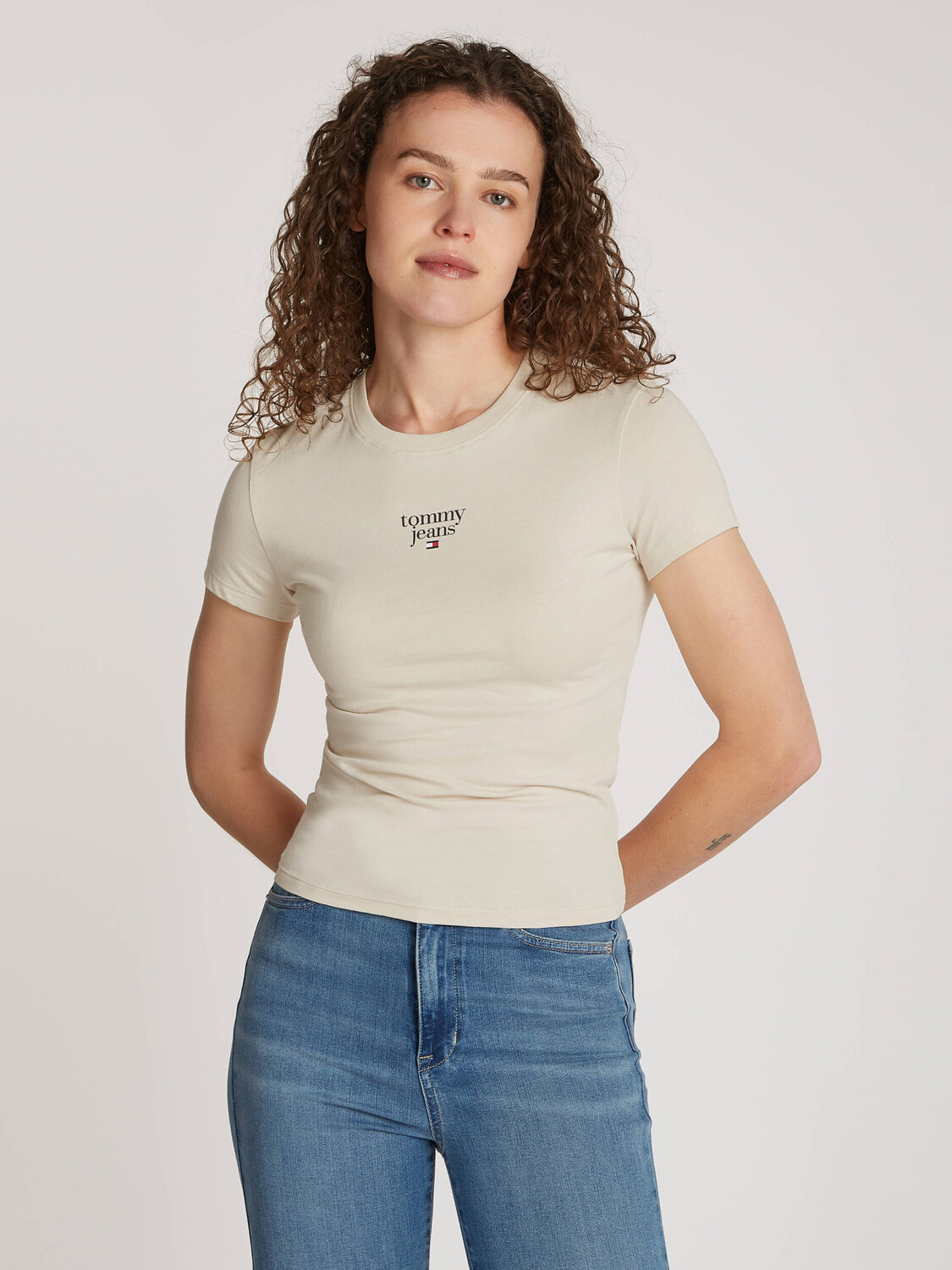 

Футболка Tommy Jeans Slim Fit, бежевый