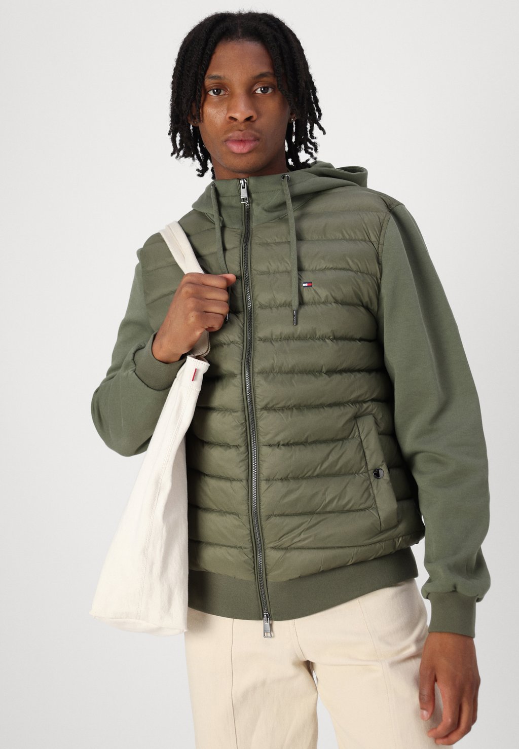 

Легкая куртка MIX MEDIA HOODIE Tommy Hilfiger, темно-зеленый