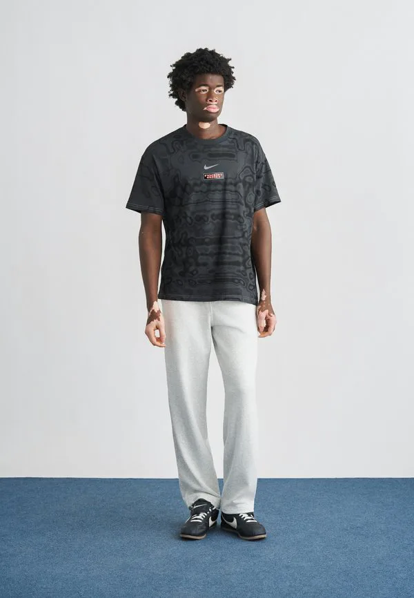 Футболка с принтом tee day Nike Sportswear, Smoke Grey — фото 2