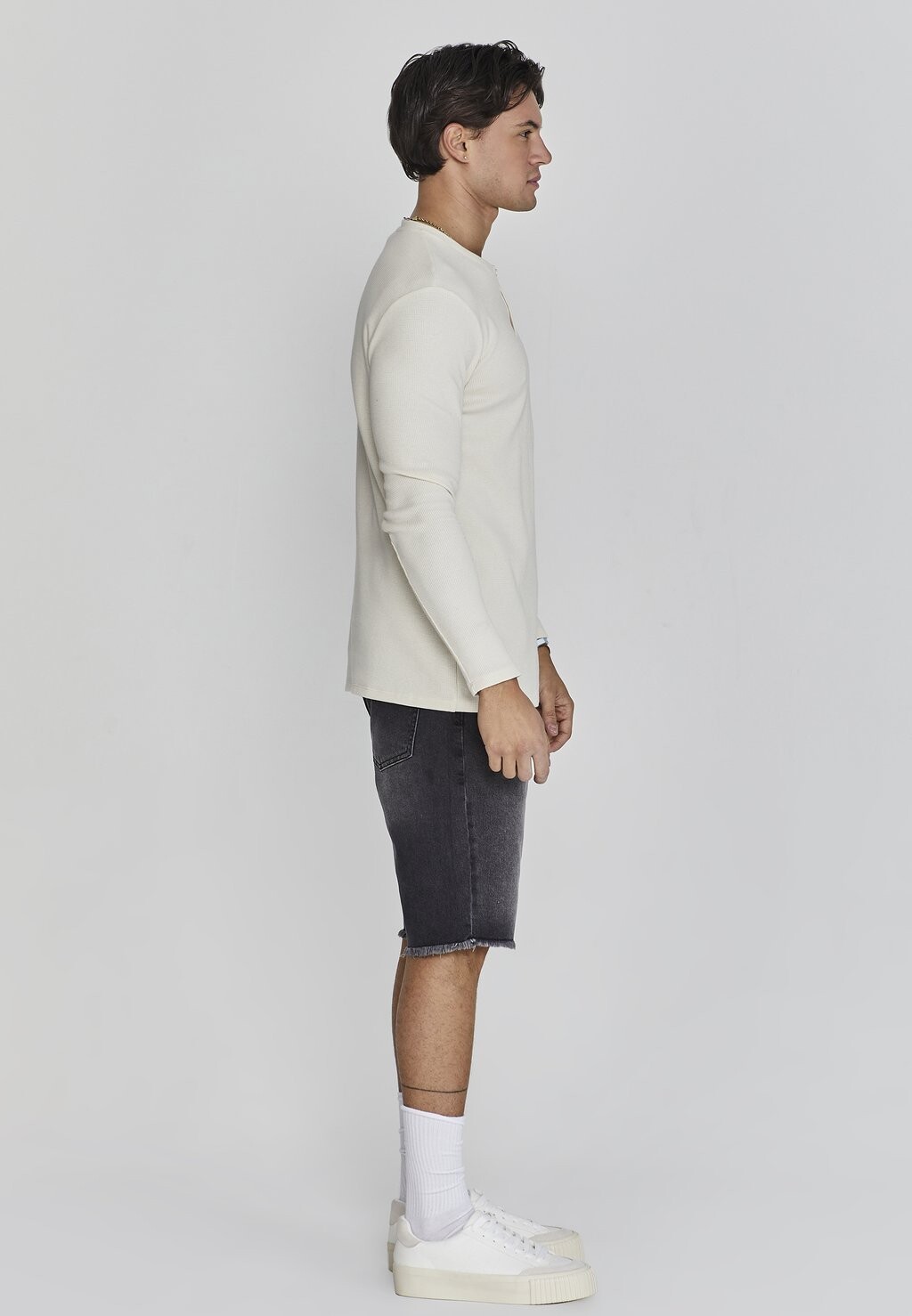 

Базовая футболка HENLEY SIKSILK, кремовый