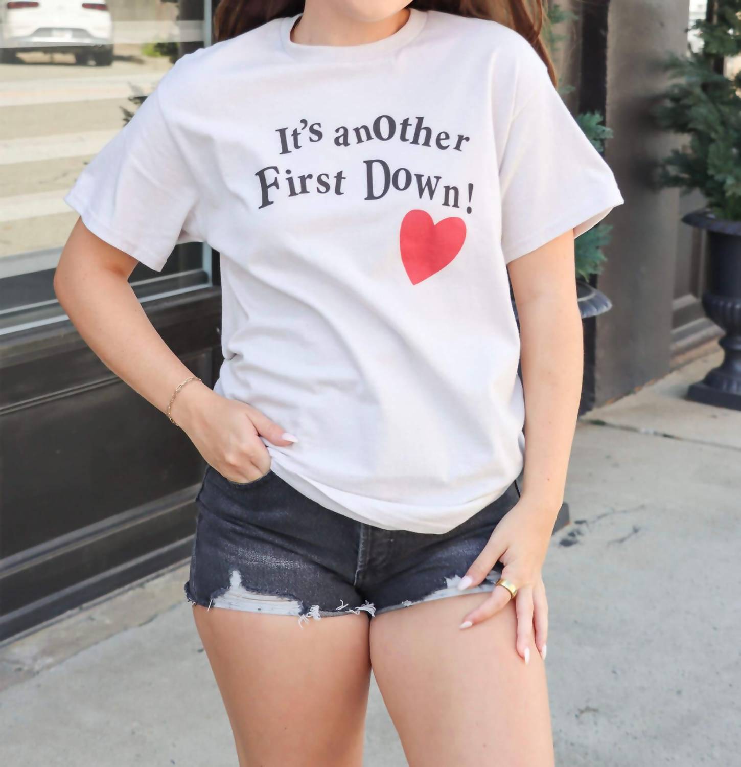 

Футболка First Down в сером цвете Distressed Vintage Couture, серый