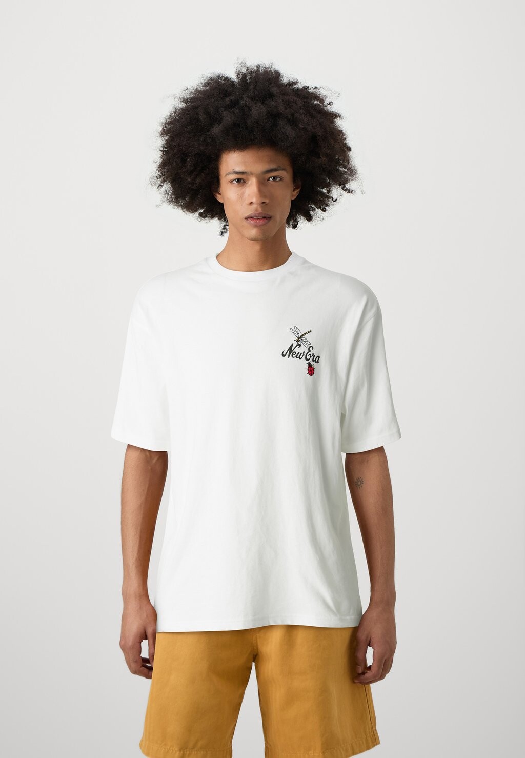 

Футболка с принтом Floral Graphic Tee New Era, белый/черный