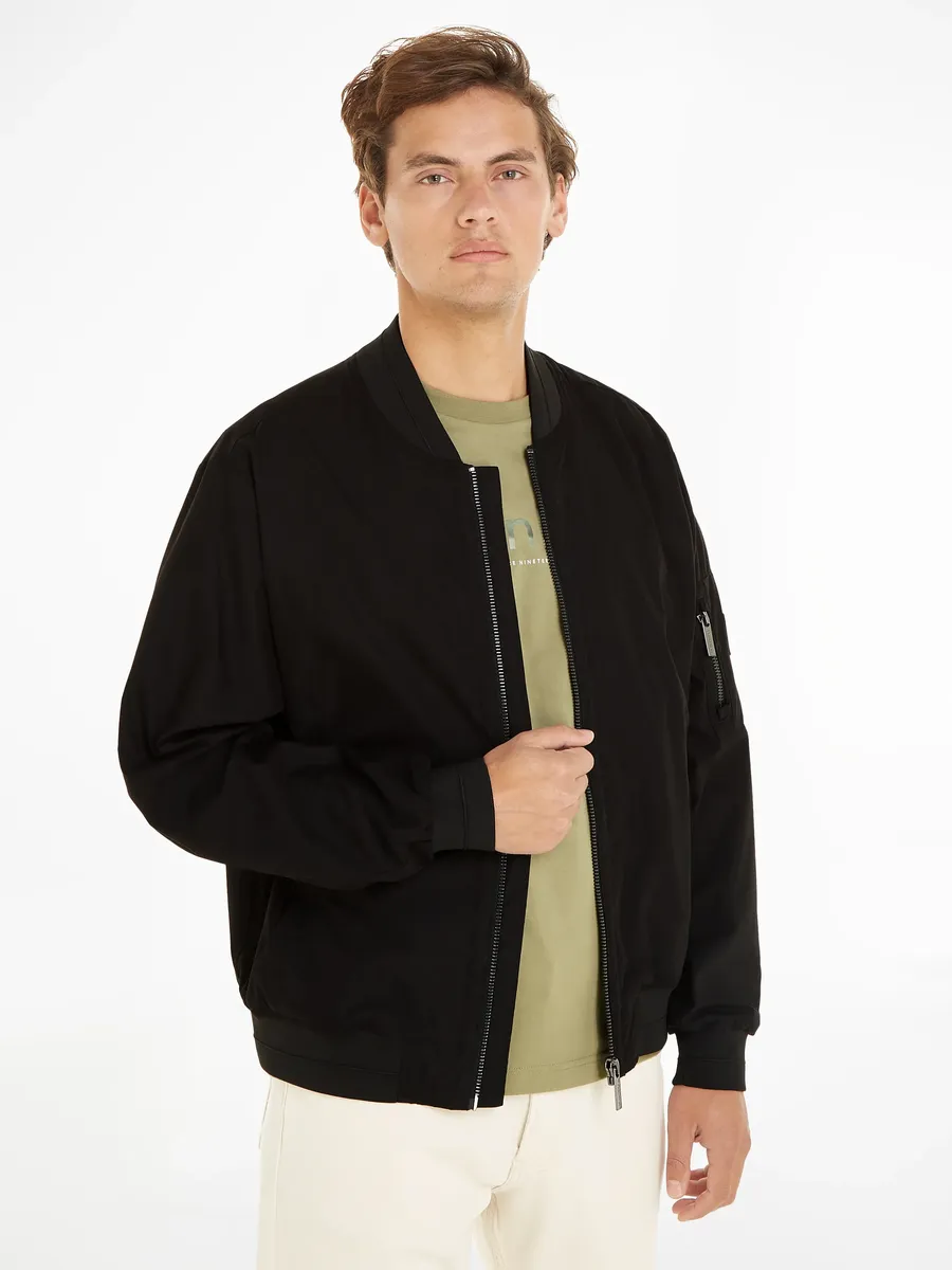 

Calvin Klein Blouson "REC. БОМБЕР "ГЕРОЙ" ИЗ ХЛОПКОВОГО НЕЙЛОНА ", цвет Ck Black