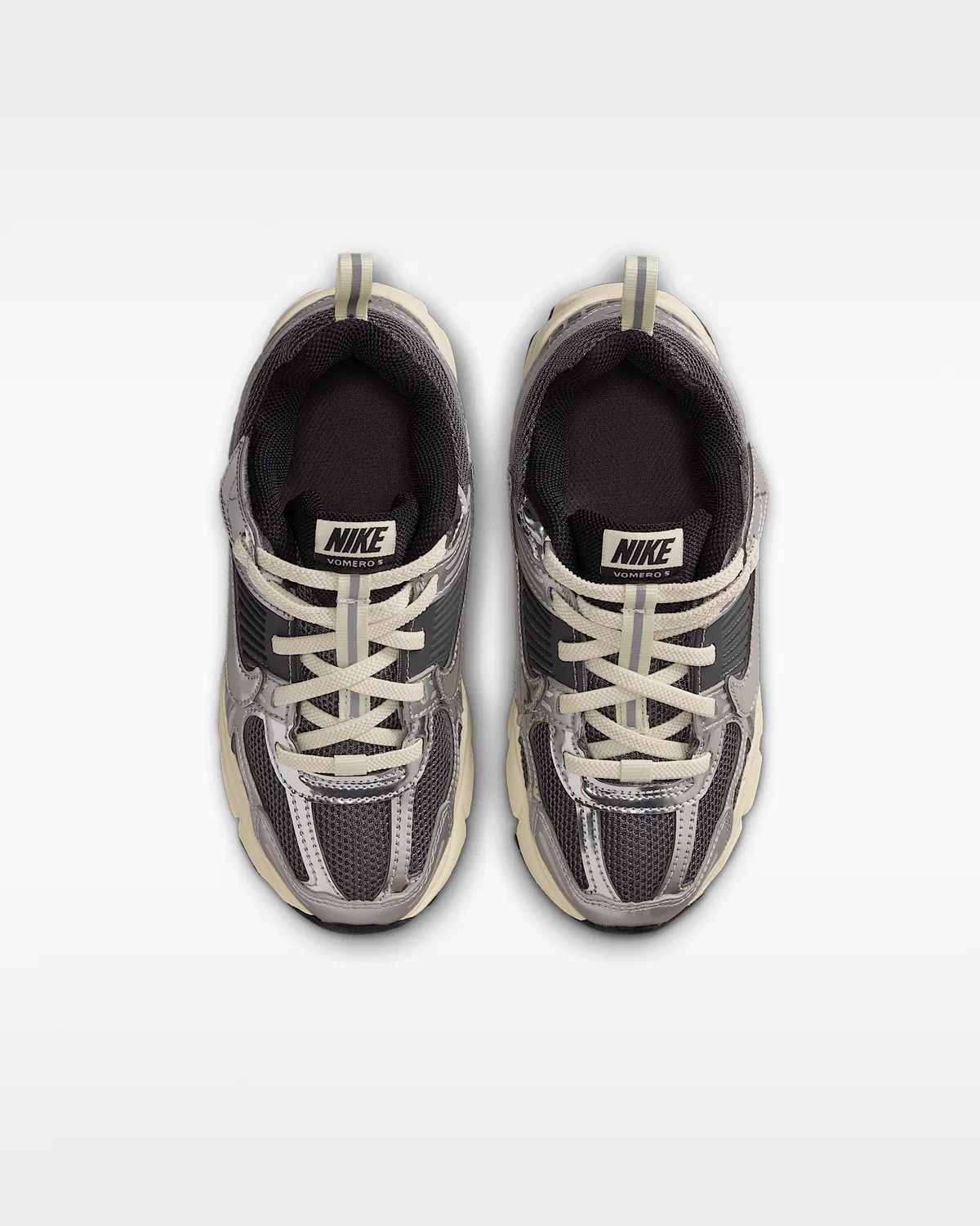 Детские кроссовки со светоотражающими элементами Nike Vomero 5, Iron Grey/Metallic Silver/Coconut Milk/Chrome — фото 4