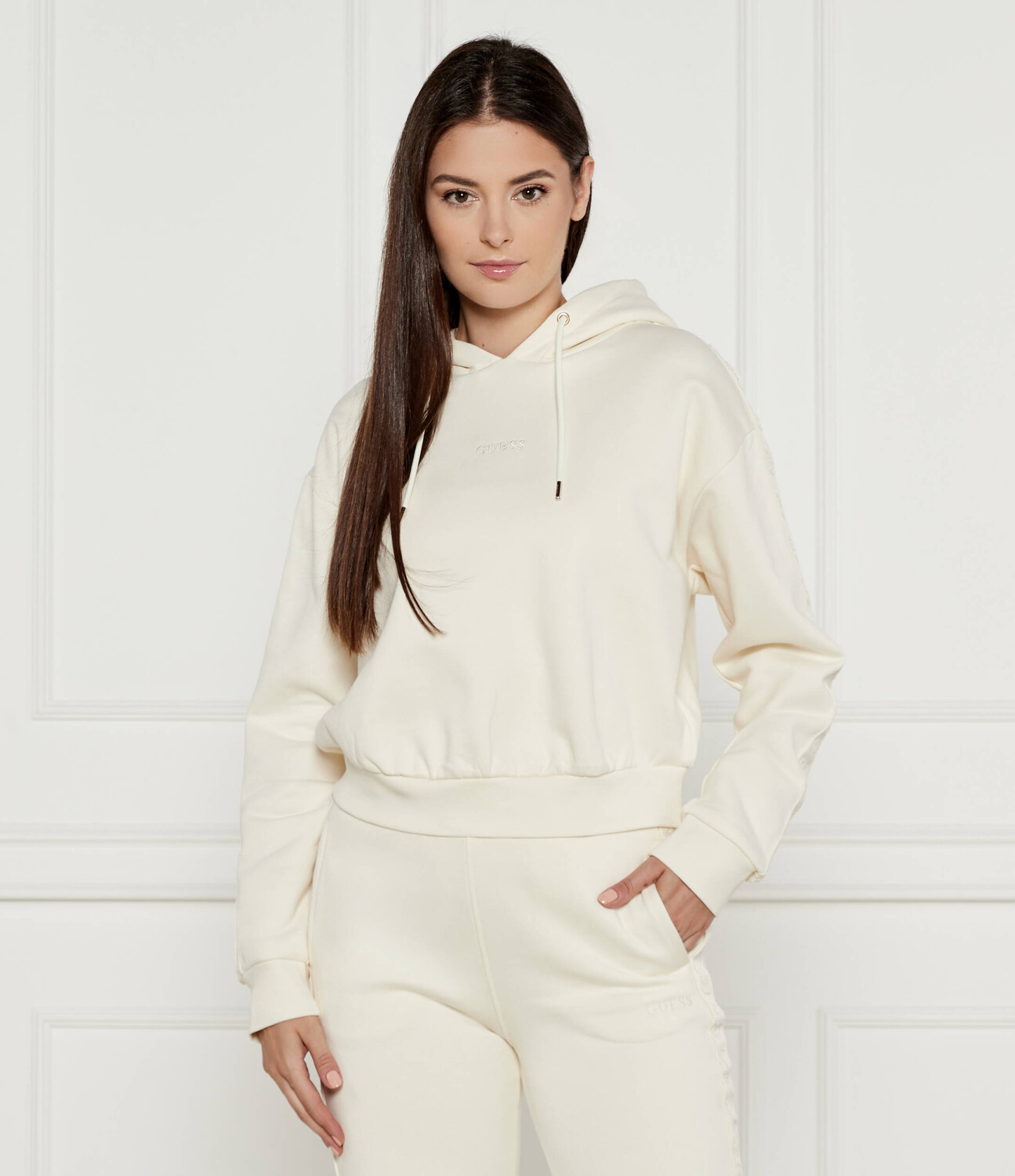 

Толстовка GUESS ACTIVE Stacie Regular Fit, экрю