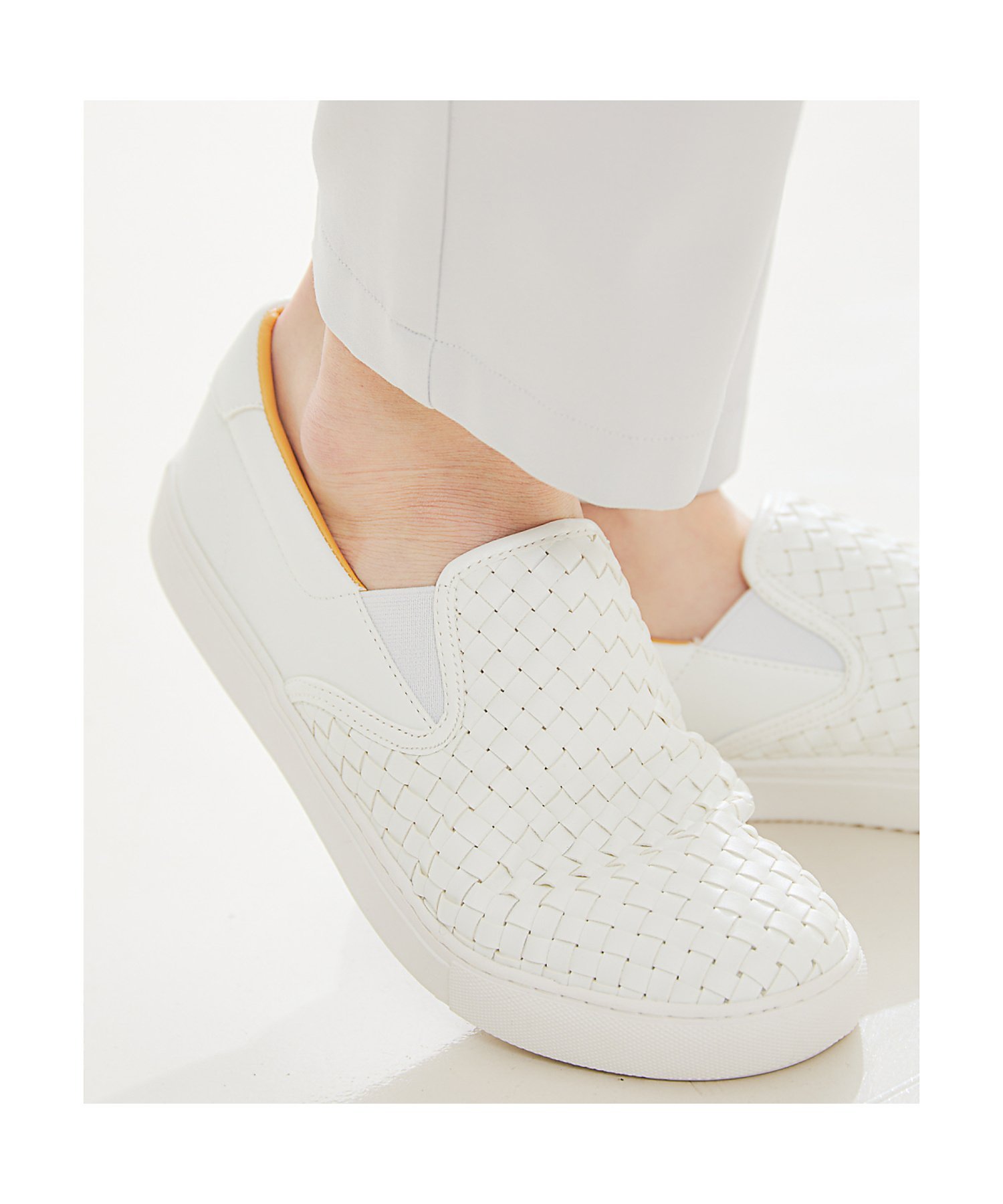 Слипоны с сетчатой подошвой и амортизацией Shark Sole AlfredoBANNISTER, White