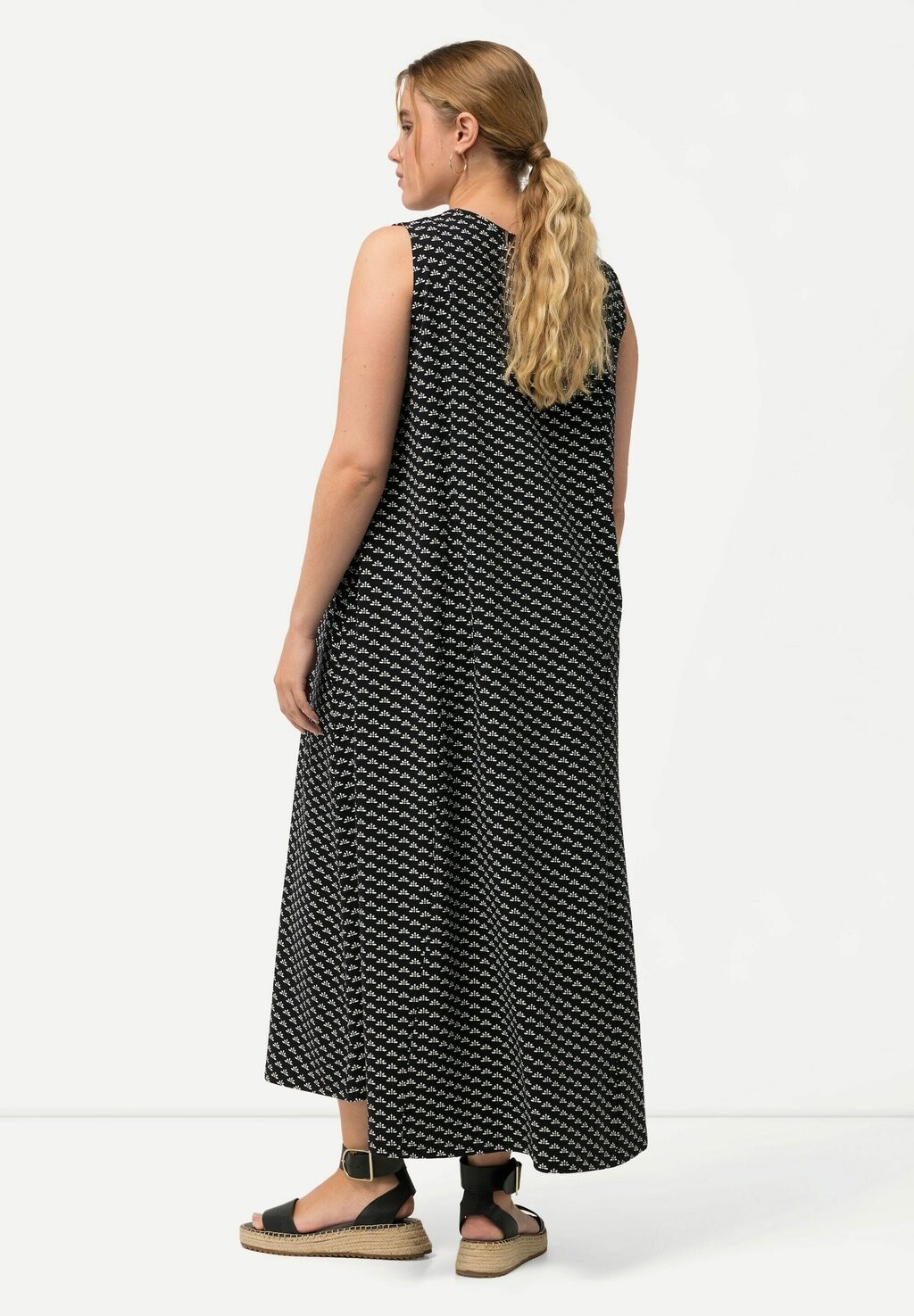 

Платье макси SLEEVELESS V-NECK Ulla Popken, черный