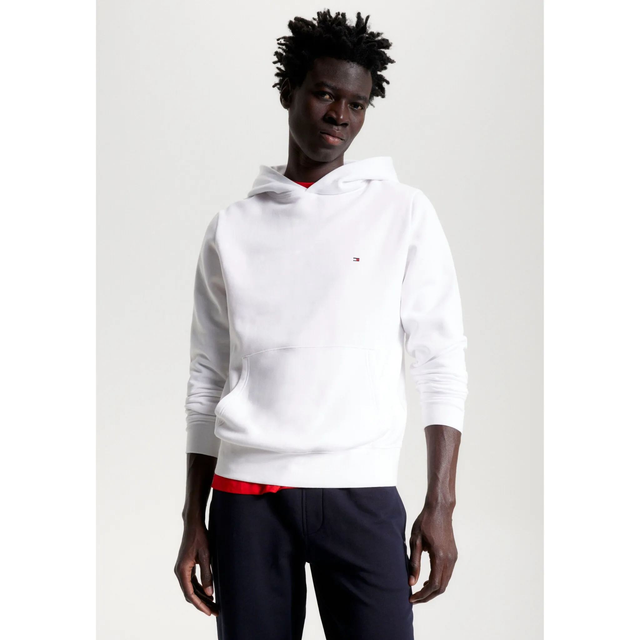 

Толстовка Tommy Hilfiger "FLAG LOGO HOODY" с карманом-кенгуру спереди, белый