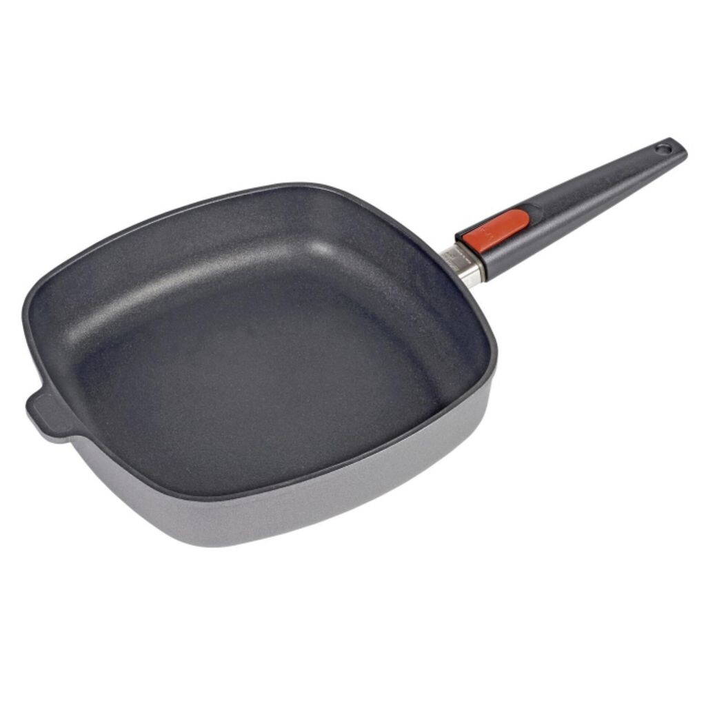 

Чугунная сковорода Woll Nowo Titanium, квадратная, высотой 6,5 см, без 24 см, черный