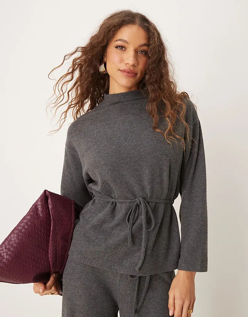 

Супермягкий удлиненный топ с высоким воротом и завязкой на талии ASOS DESIGN серого цвета