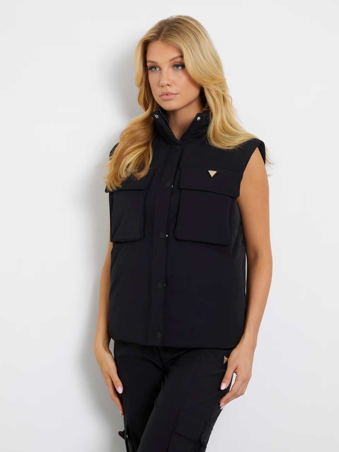 

Утепленный жилет Guess AURLIE SL PUFFER OVERSHIRT, черный