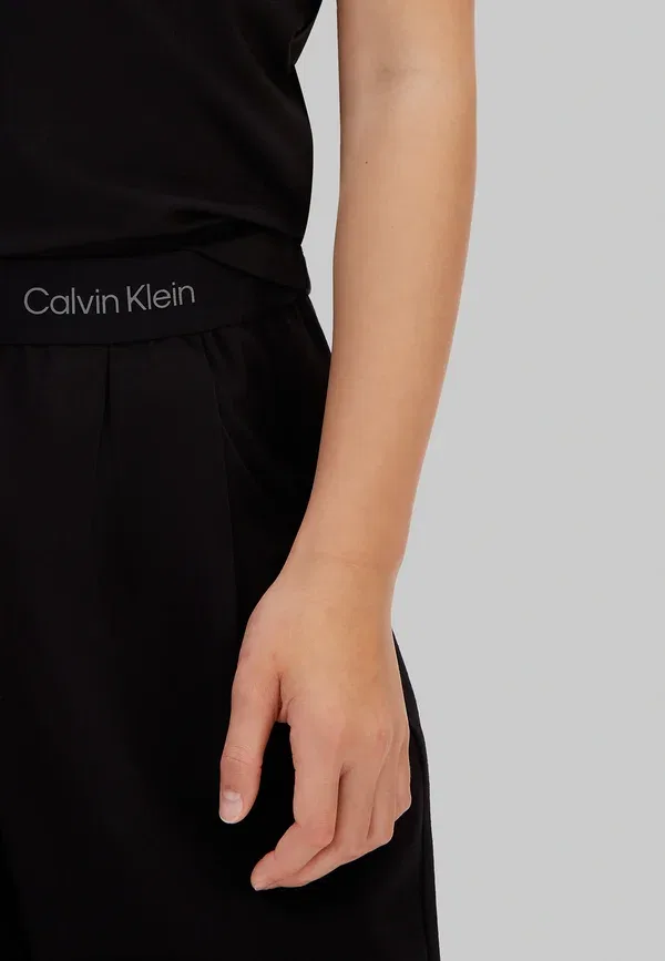 Бермуды Punto milano Calvin Klein Jeans, ck black — фото 4