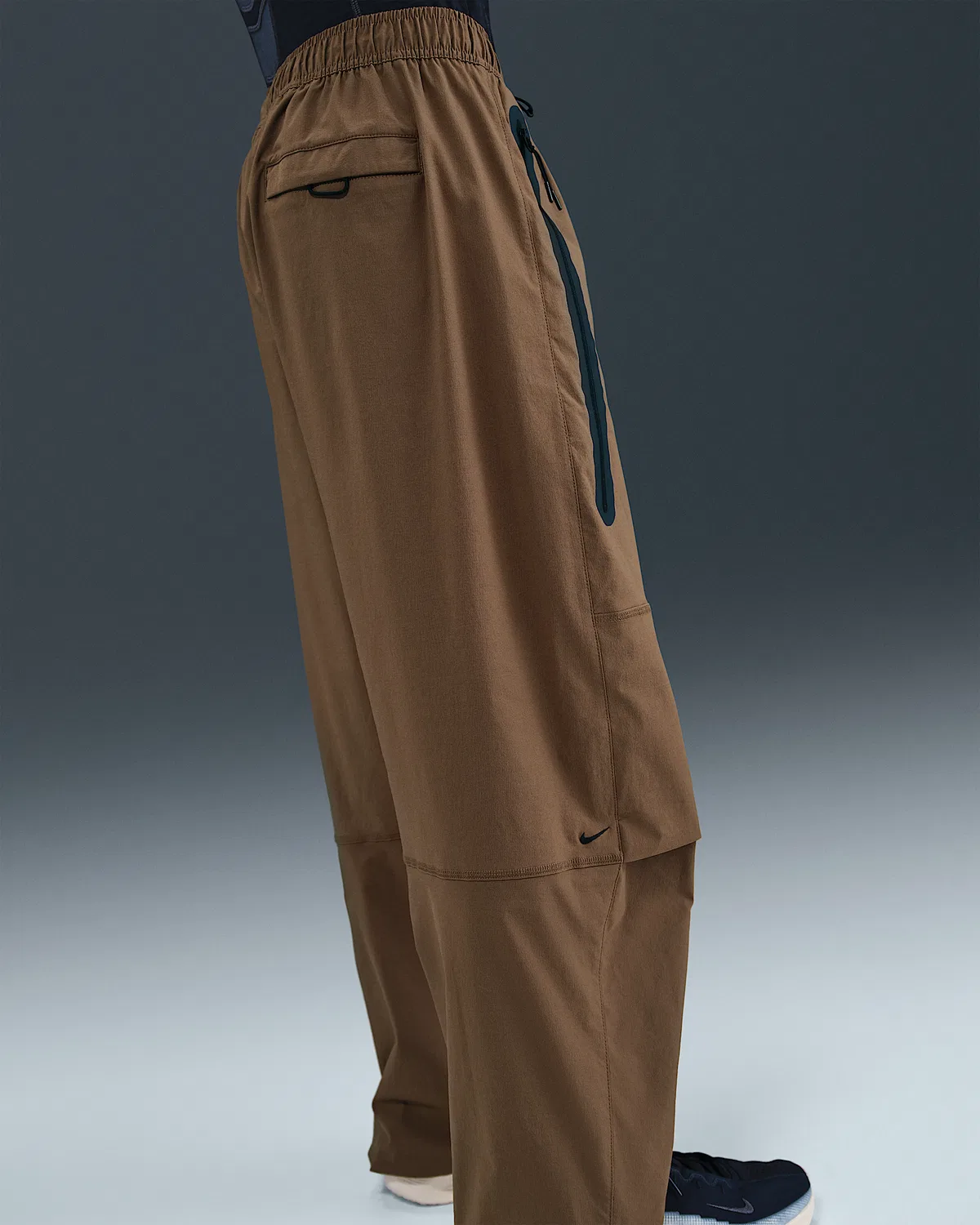 Мужские широкие штаны Nike Tech Woven Oversized, Mosswood Brown/Mosswood Brown/Black — фото 3