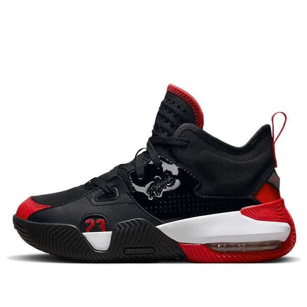 

Кроссовки остаются верными 2 Air Jordan, черный