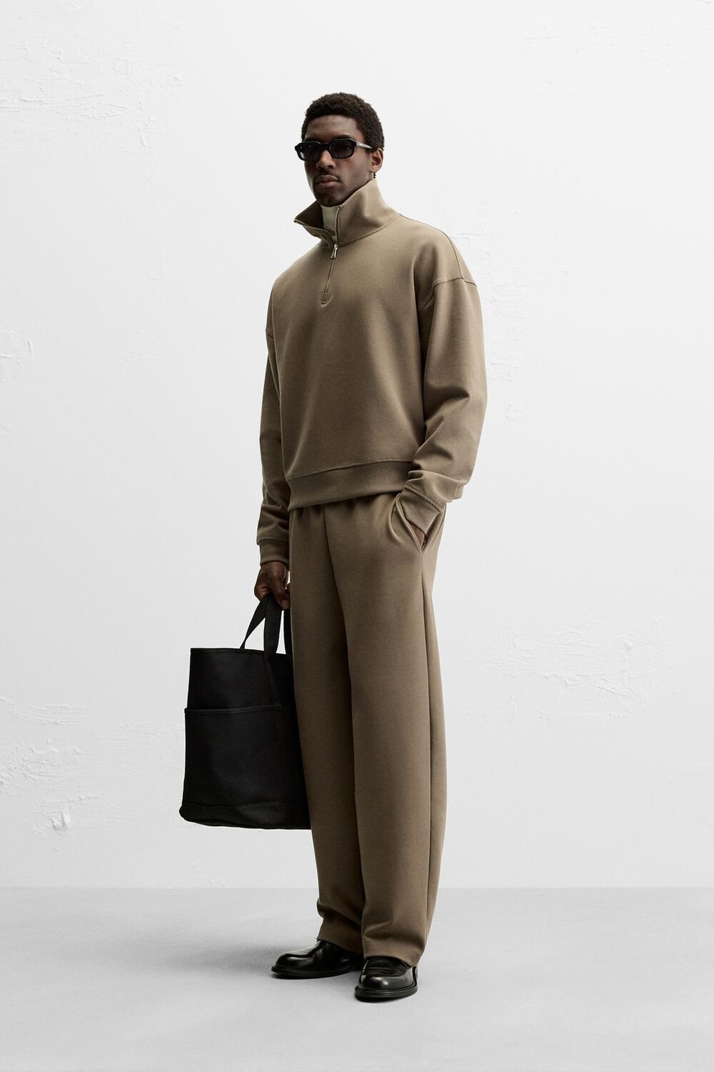 

Комфортные технические брюки для спорта ZARA, темный хаки